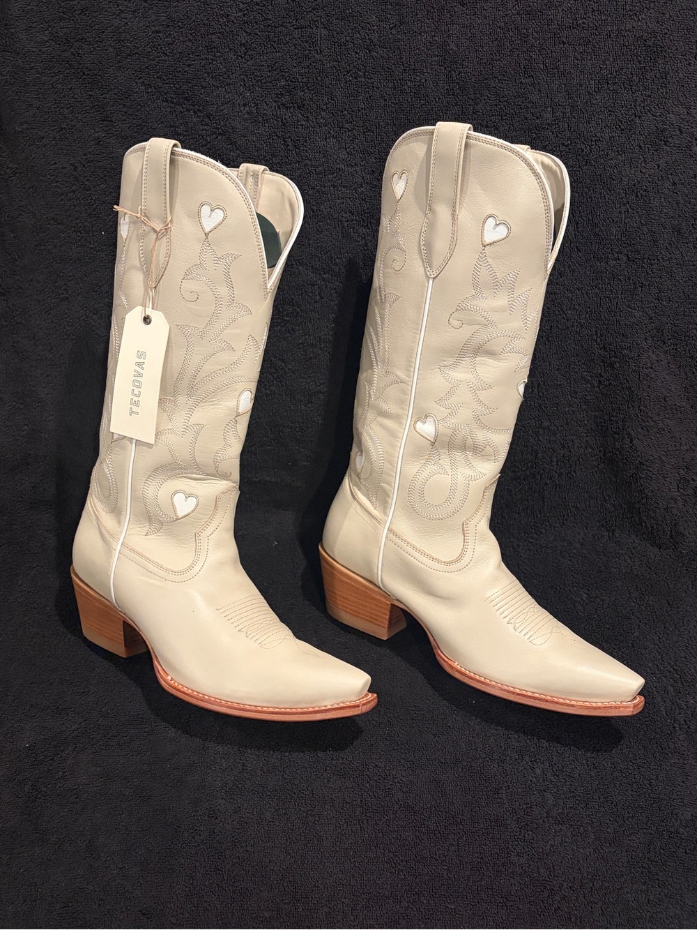 🔥NWT LIMITED RELEASE Tecovas Annie Hearts Cream Snip Toe Cowgirl Boots